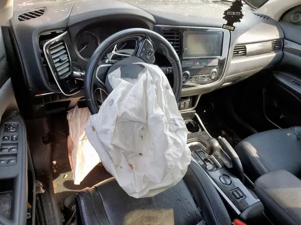 JA4AD3A33JZ052104 2018 MITSUBISHI OUTLANDER - Image 8