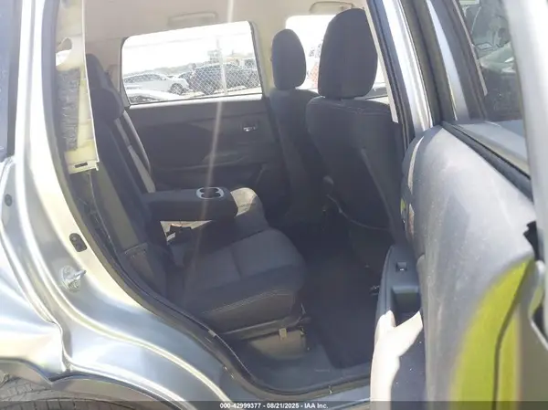 JA4AD3A33JZ052832 2018 MITSUBISHI OUTLANDER - Image 8