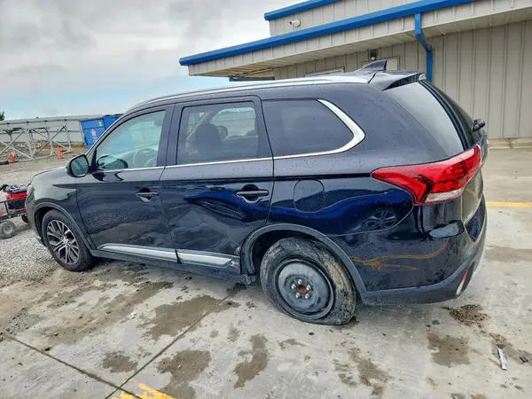 JA4AD3A33JZ066231 2018 MITSUBISHI OUTLANDER - Image 2
