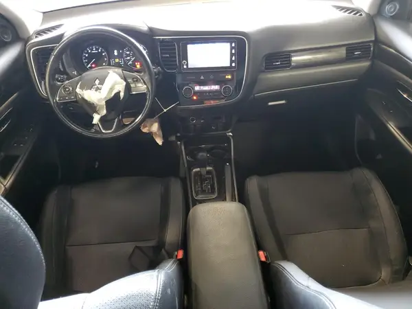 JA4AD3A33JZ069064 2018 MITSUBISHI OUTLANDER - Image 8