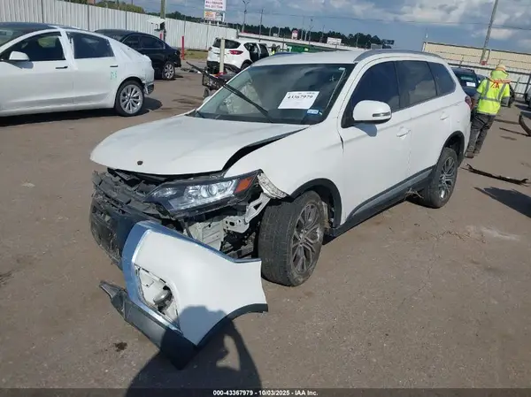 JA4AD3A33JZ069937 2018 MITSUBISHI OUTLANDER - Image 2