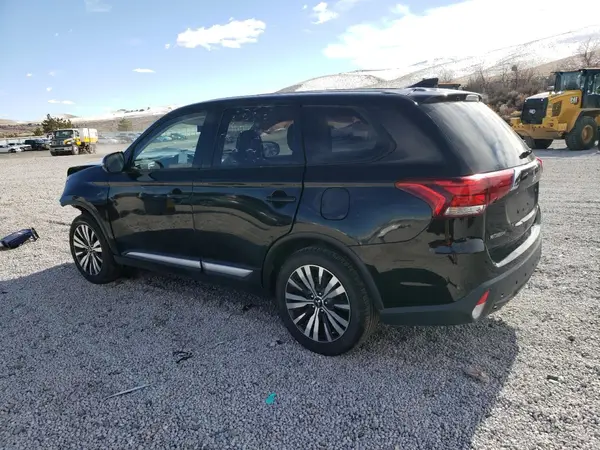 JA4AD3A33KJ001752 2019 MITSUBISHI OUTLANDER - Image 2