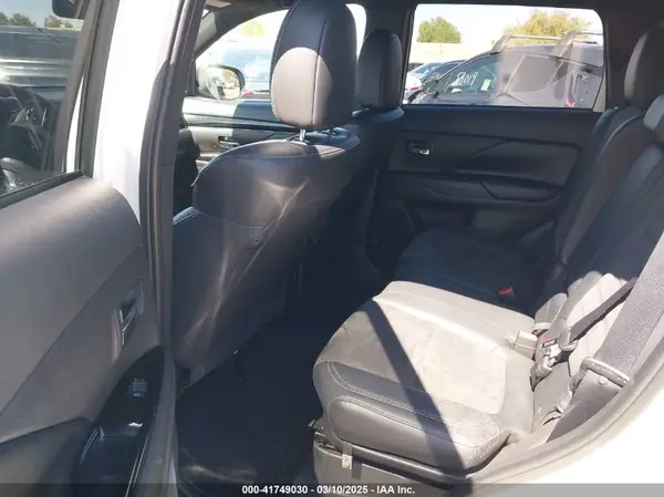 JA4AD3A33KZ030220 2019 MITSUBISHI OUTLANDER - Image 8