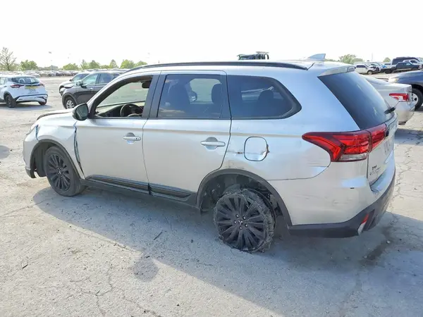JA4AD3A33LZ028825 2020 MITSUBISHI OUTLANDER - Image 2