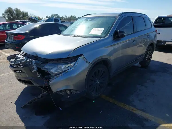 JA4AD3A33LZ037038 2020 MITSUBISHI OUTLANDER - Image 2