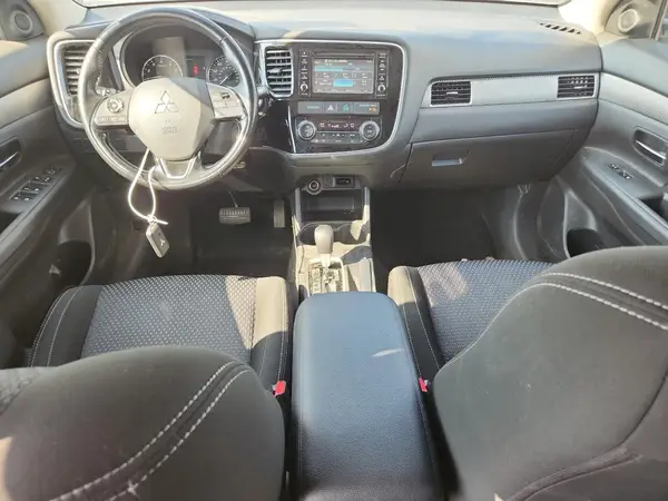 JA4AD3A34GZ011912 2016 MITSUBISHI OUTLANDER - Image 8