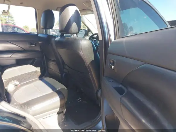 JA4AD3A34GZ013286 2016 MITSUBISHI OUTLANDER - Image 8