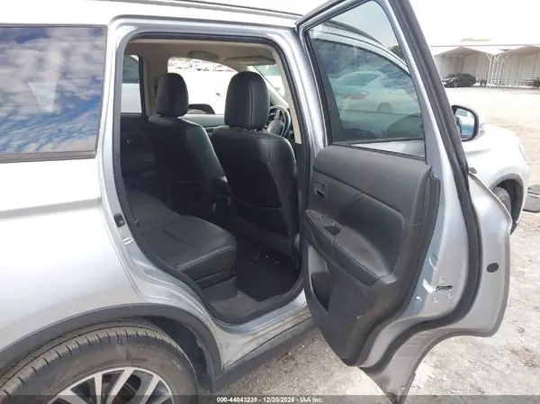 JA4AD3A34GZ025289 2016 MITSUBISHI OUTLANDER - Image 8