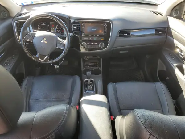 JA4AD3A34GZ050225 2016 MITSUBISHI OUTLANDER - Image 8