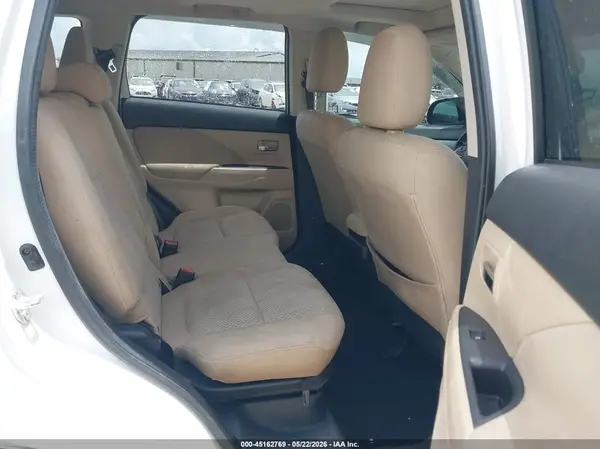 JA4AD3A34HZ001012 2017 MITSUBISHI OUTLANDER - Image 8