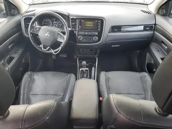 JA4AD3A34HZ015590 2017 MITSUBISHI OUTLANDER - Image 8
