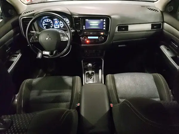 JA4AD3A34HZ015959 2017 MITSUBISHI OUTLANDER - Image 8