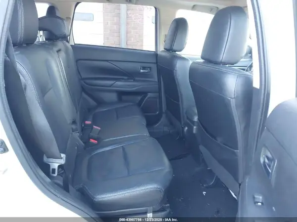 JA4AD3A34HZ016514 2017 MITSUBISHI OUTLANDER - Image 8