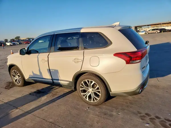 JA4AD3A34HZ017100 2017 MITSUBISHI OUTLANDER - Image 2