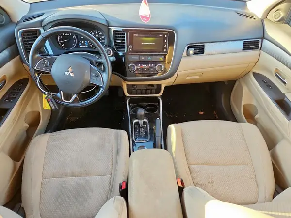JA4AD3A34HZ017100 2017 MITSUBISHI OUTLANDER - Image 8