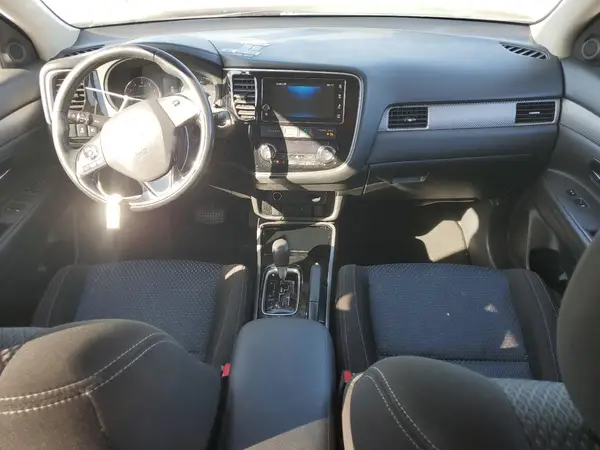 JA4AD3A34HZ028050 2017 MITSUBISHI OUTLANDER - Image 8