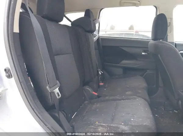 JA4AD3A34HZ028498 2017 MITSUBISHI OUTLANDER - Image 8