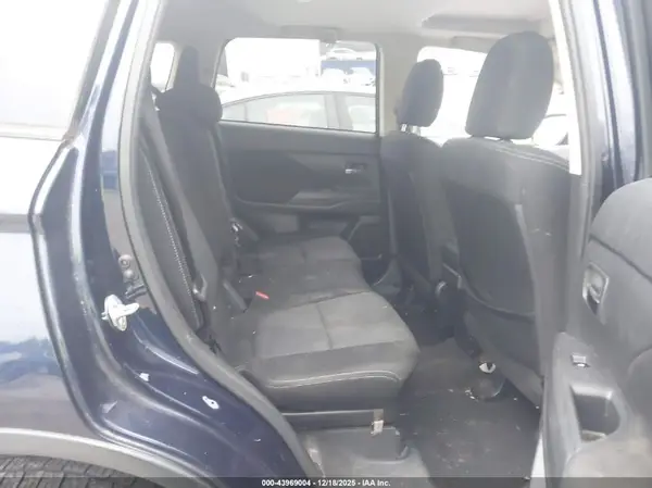 JA4AD3A34HZ037511 2017 MITSUBISHI OUTLANDER - Image 8