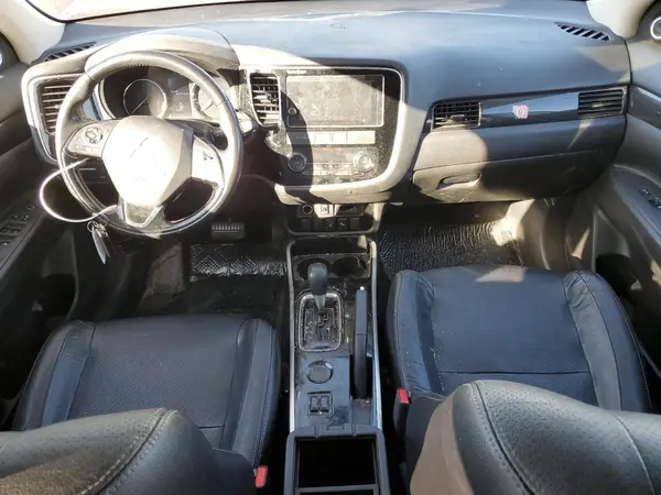 JA4AD3A34HZ041526 2017 MITSUBISHI OUTLANDER - Image 8