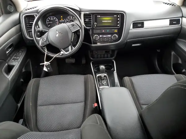 JA4AD3A34HZ041638 2017 MITSUBISHI OUTLANDER - Image 8