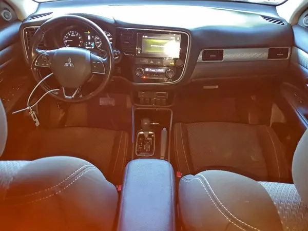 JA4AD3A34HZ042661 2017 MITSUBISHI OUTLANDER - Image 8