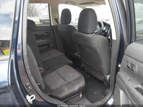 JA4AD3A34HZ046712 2017 MITSUBISHI OUTLANDER - Image 8