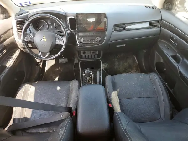 JA4AD3A34HZ047598 2017 MITSUBISHI OUTLANDER - Image 8