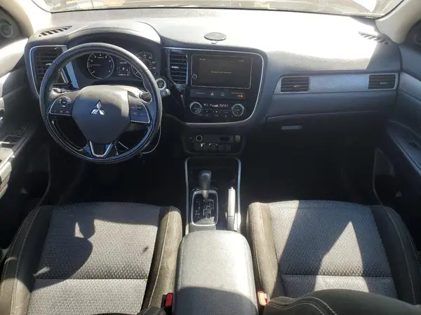 JA4AD3A34HZ048394 2017 MITSUBISHI OUTLANDER - Image 8