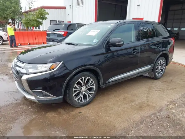 JA4AD3A34HZ055863 2017 MITSUBISHI OUTLANDER - Image 2