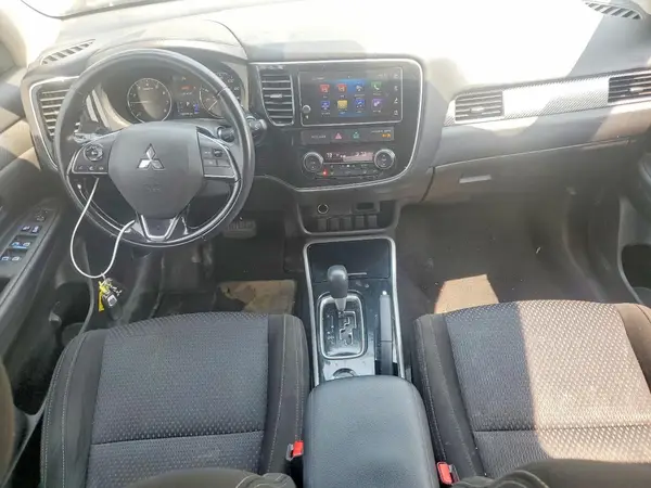JA4AD3A34HZ057466 2017 MITSUBISHI OUTLANDER - Image 8