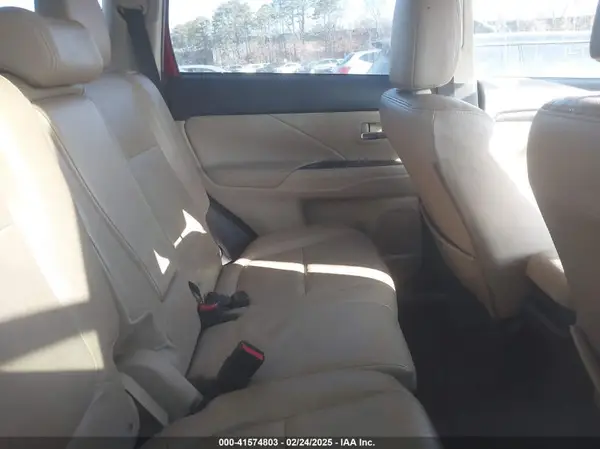 JA4AD3A34HZ058407 2017 MITSUBISHI OUTLANDER - Image 8