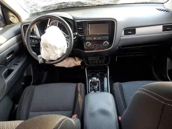 JA4AD3A34HZ061131 2017 MITSUBISHI OUTLANDER - Image 8