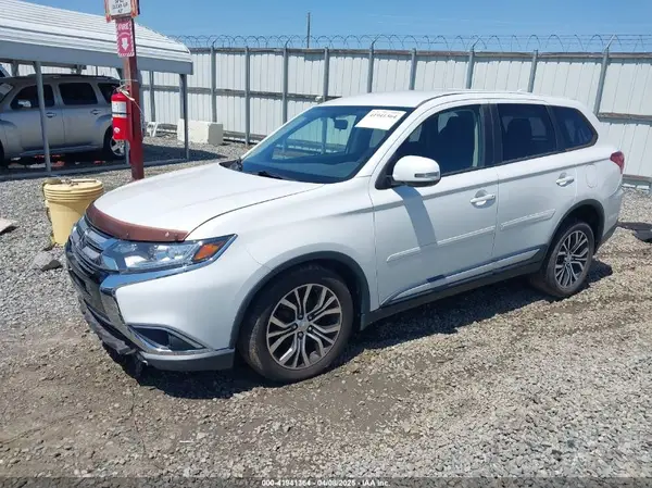 JA4AD3A34HZ067317 2017 MITSUBISHI OUTLANDER - Image 2