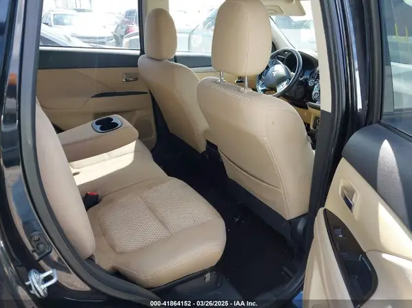 JA4AD3A34JJ001290 2018 MITSUBISHI OUTLANDER - Image 8