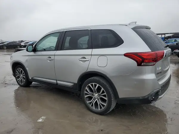 JA4AD3A34JJ001760 2018 MITSUBISHI OUTLANDER - Image 2