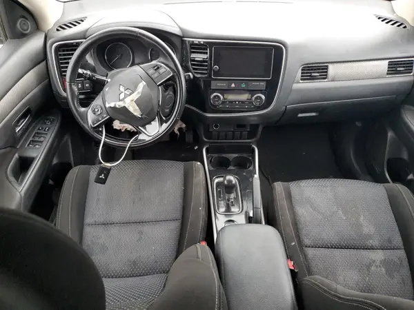 JA4AD3A34JJ001760 2018 MITSUBISHI OUTLANDER - Image 8