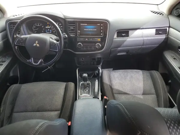 JA4AD3A34JJ002083 2018 MITSUBISHI OUTLANDER - Image 8