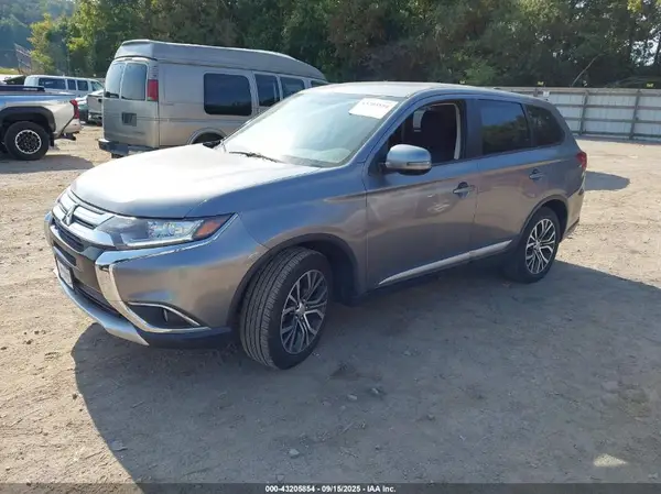 JA4AD3A34JJ003217 2018 MITSUBISHI OUTLANDER - Image 2