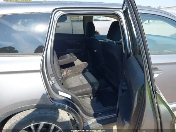 JA4AD3A34JJ003217 2018 MITSUBISHI OUTLANDER - Image 8