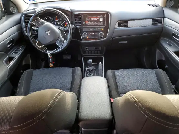 JA4AD3A34JJ004108 2018 MITSUBISHI OUTLANDER - Image 8