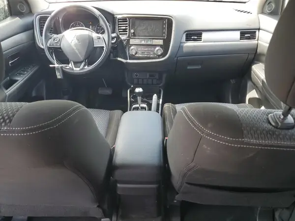 JA4AD3A34JZ013831 2018 MITSUBISHI OUTLANDER - Image 8