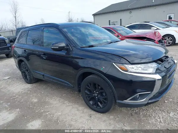JA4AD3A34JZ018981 2018 MITSUBISHI OUTLANDER - Image 1