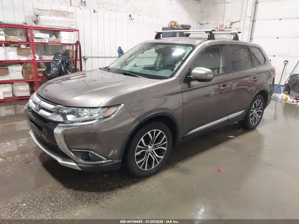 JA4AD3A34JZ021704 2018 MITSUBISHI OUTLANDER - Image 2