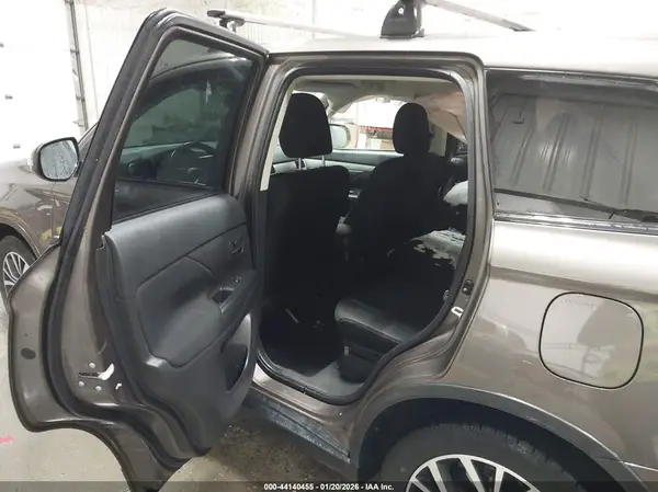 JA4AD3A34JZ021704 2018 MITSUBISHI OUTLANDER - Image 8