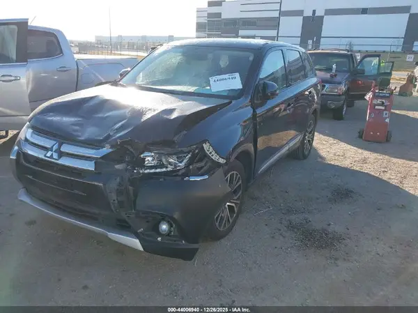 JA4AD3A34JZ023100 2018 MITSUBISHI OUTLANDER - Image 2