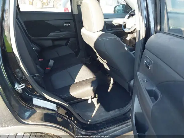 JA4AD3A34JZ023100 2018 MITSUBISHI OUTLANDER - Image 8