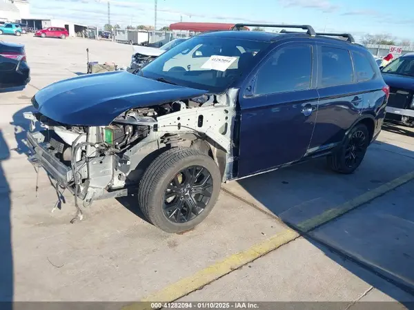 JA4AD3A34JZ028412 2018 MITSUBISHI OUTLANDER - Image 2