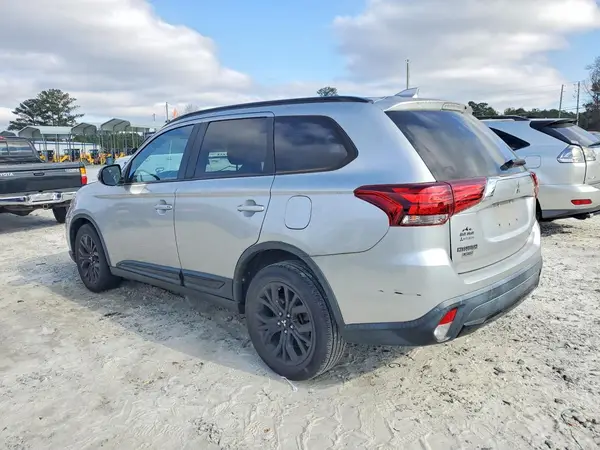 JA4AD3A34JZ031245 2018 MITSUBISHI OUTLANDER - Image 2