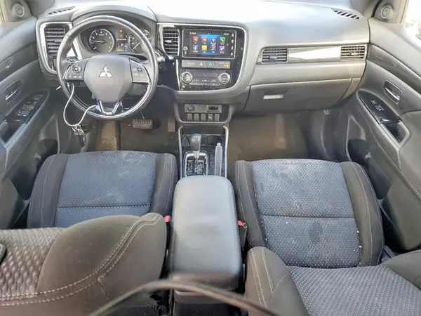 JA4AD3A34JZ031245 2018 MITSUBISHI OUTLANDER - Image 8