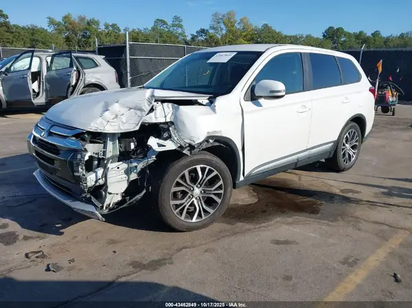 JA4AD3A34JZ033044 2018 MITSUBISHI OUTLANDER - Image 2